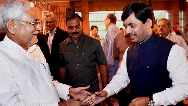 நிதிஷ்குமார்- ஷாநவாஸ் ஹூசைன் 