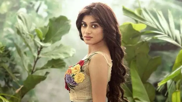 நடிகை ஓவியா 