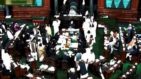 கோஷங்கள் எழுப்பினார்கள் கோஷங்கள் எழுப்பினார்கள்