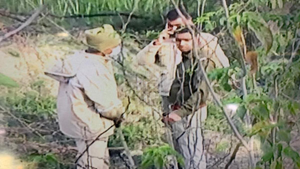 டீனேஜ் சிறுமிகள் 