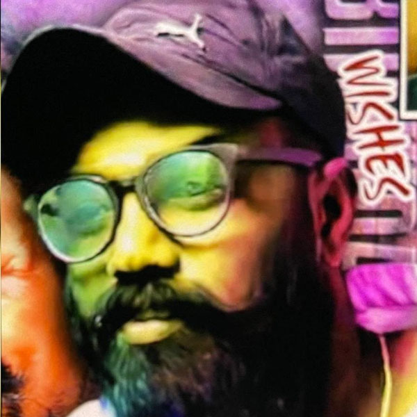 தலையை தேடி வருகின்றனர் 