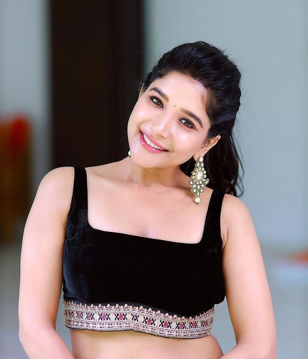 வசியப்படுத்தும் சாக்ஷி 