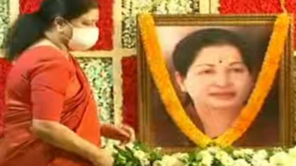ஜெயலலிதா படத்துக்கு மரியாதை 