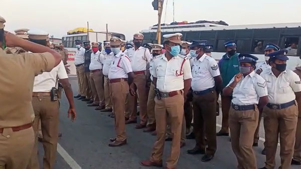  Heavy Police force gathered in Zuzuwadi check post 
