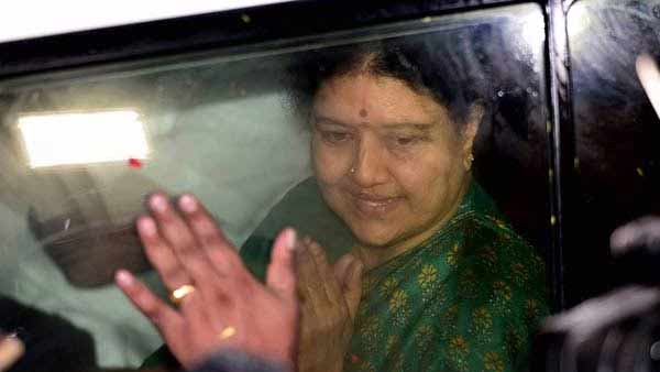சசிகலாவுக்கு எதிராக முதல் நடவடிக்கை 