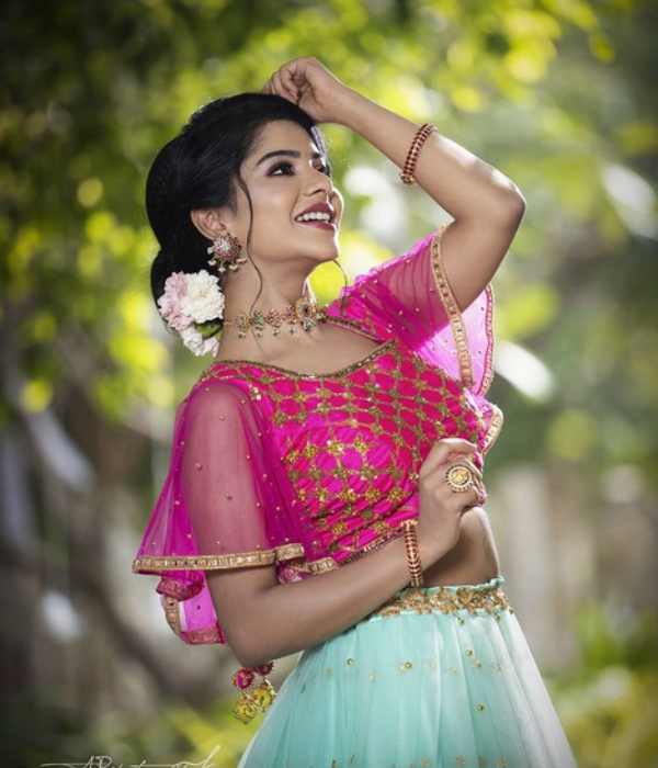 மாடலிங்கில் ஆசை 