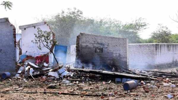 20 தொழிலாளர்கள் பரிதாப பலி 20 தொழிலாளர்கள் பரிதாப பலி