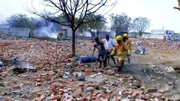 முதல்வர் நிவாரண உதவி முதல்வர் நிவாரண உதவி