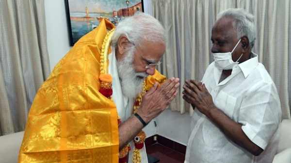 ஆசிவழங்கினார் ஆசிவழங்கினார்