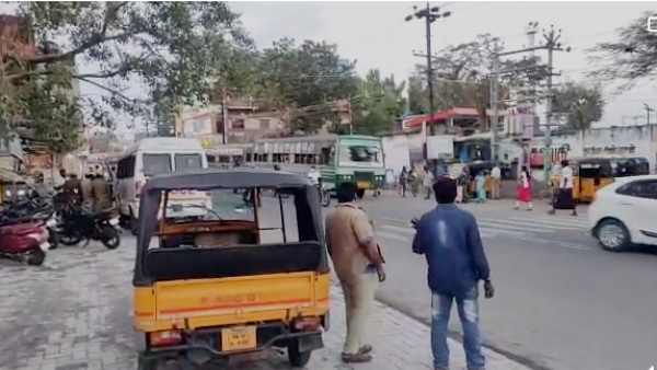 Vehicle owners fight with Petrol bunk employees as their vehicles stops in midway