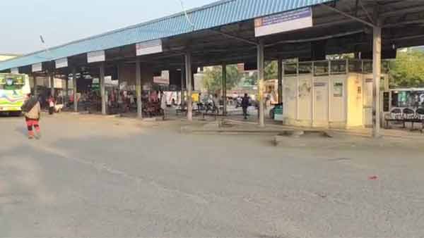Transport workers strike in Coimbatore, On the 2nd day, 60 percent of buses not running Transport workers strike in Coimbatore, On the 2nd day, 60 percent of buses not running