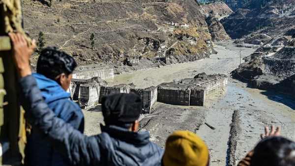  சுரங்கத்தில் சிக்கிய தொழிலாளர்கள் 