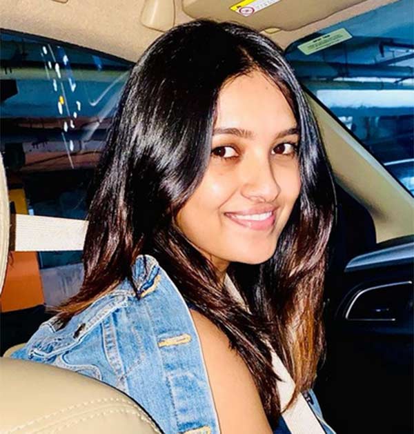 அழகான ஏர் ஹோஸ்டஸ் 