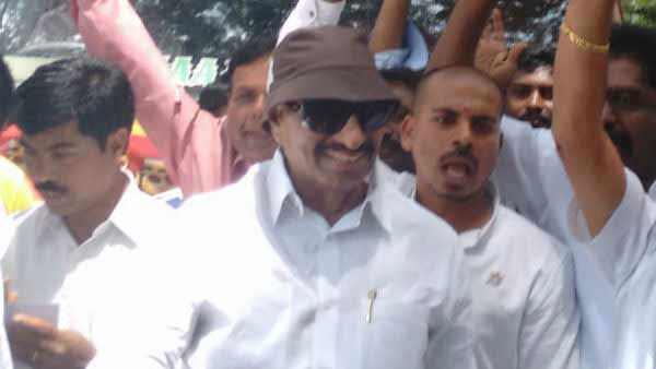 வாட்டாள் நாகராஜ் அட்டூழியம் 