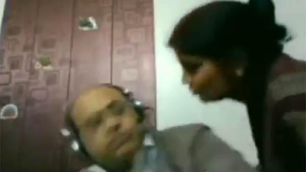 வெட்கத்தில் தலை 