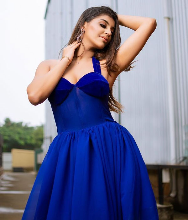 இளமை ததும்பும் அழகு 