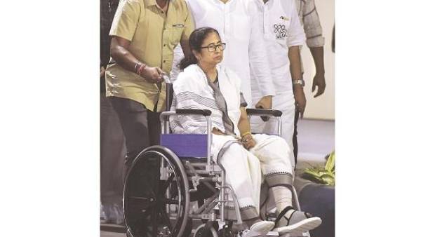 மருத்துவமனையில் மம்தா மருத்துவமனையில் மம்தா