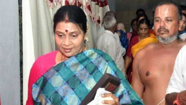 வீட்டை விட்டு கிளம்பிய ஸ்டாலின் 