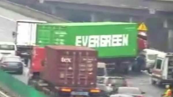 லாரி லாரி