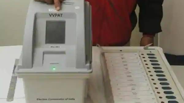  ஜனநாயக கடமை ஆற்றி வருகின்றனர் 