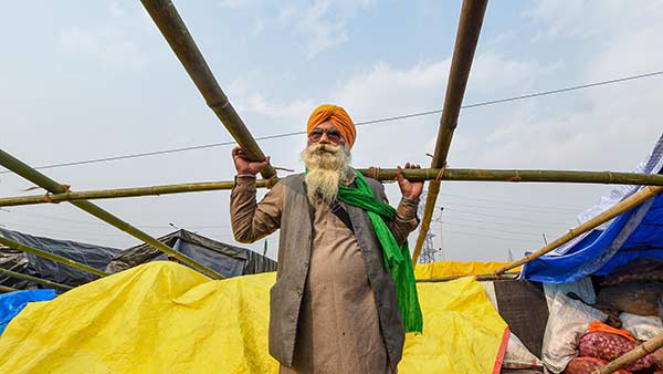 ஒரு அங்குலம் கூட நகர மாட்டோம்