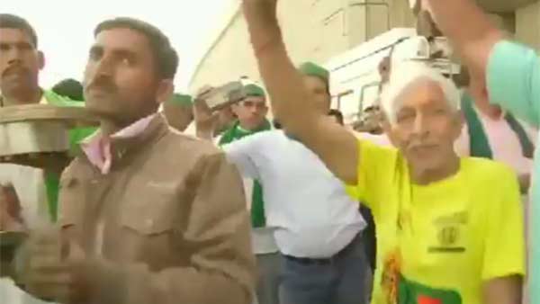 Delhi Protest: Farmers celebrate Holi with dance Delhi Protest: Farmers celebrate Holi with dance