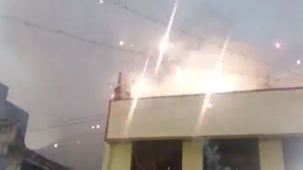 Five people, including 2 policemen, were injured when firecrackers exploded to welcome Stalin 