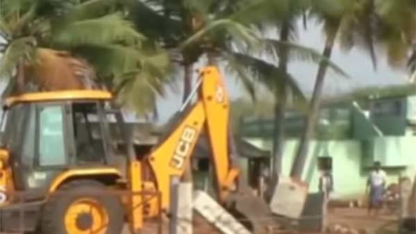 எங்கும் சிக்காத பணம் எங்கும் சிக்காத பணம்