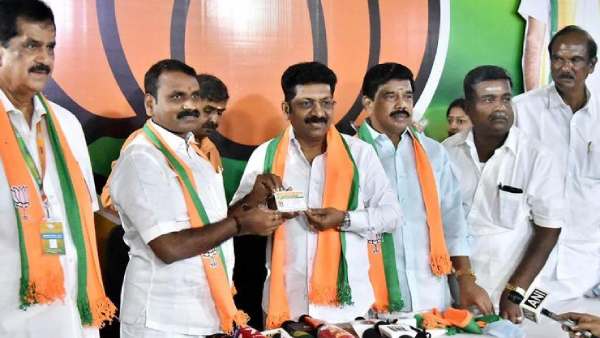 சிட்டிங் எம்.எல்.ஏக்களுடன் பேச்சு 