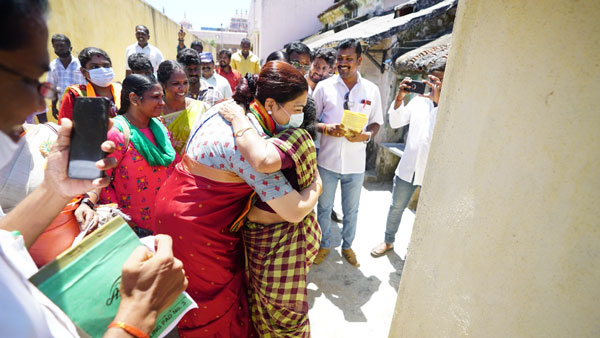 சொந்த தொகுதியாக நினைத்த குஷ்பு 