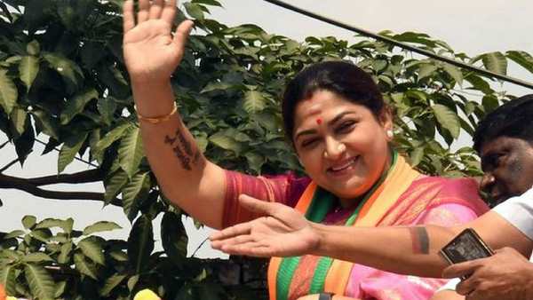 குறைகளை கேட்கிறார் 