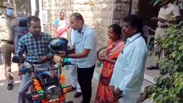 மனம் இறங்கிய கலெக்டர் 