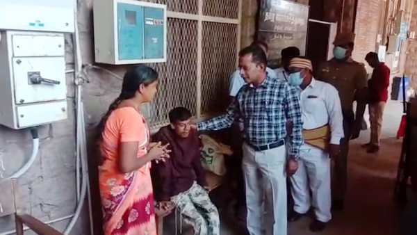 மாற்றுத்திறனாளி இளைஞர் 