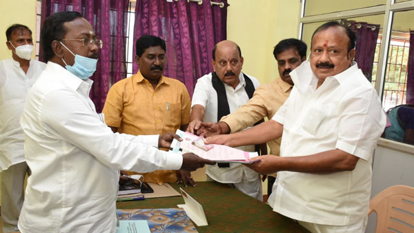 Mrk Panneerselvam who went in the ambassador car to file nomination 