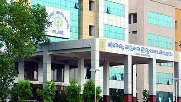 உறவினர்கள் விரைந்தனர் 