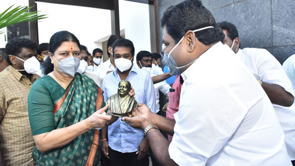 தினகரன்