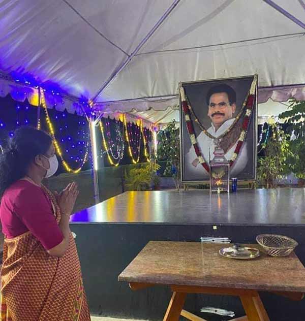 Sasikala Pays tribute to Husband M Natarajans 3rd death anniversary Sasikala Pays tribute to Husband M Natarajans 3rd death anniversary