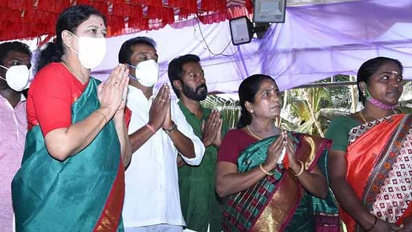 கண் கலங்கிய சசிகலா 