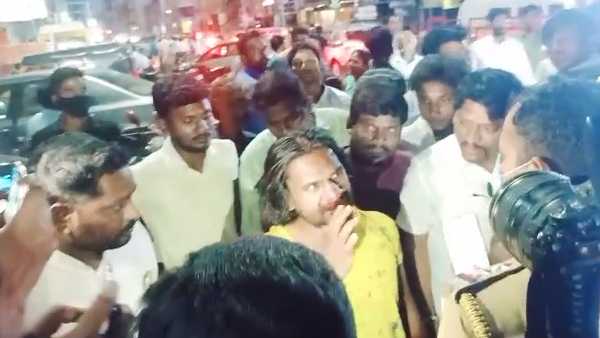  கமல்ஹாசன் கார் மீது தாக்குதல் 