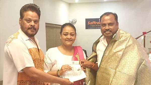 குஷ்பு ரொம்ப சீனியர் குஷ்பு ரொம்ப சீனியர்