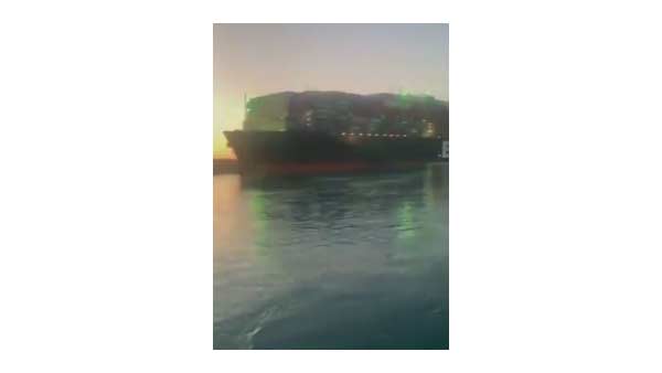 மிதக்கும் கப்பல் மிதக்கும் கப்பல்