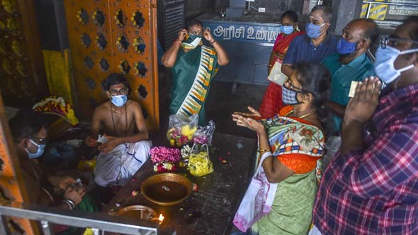 பிரசாதம் வழங்க கட்டுப்பாடு 