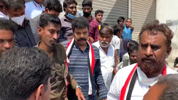 Minister SP velumani gives first aid to aiadmk member in compagin Minister SP velumani gives first aid to aiadmk member in compagin