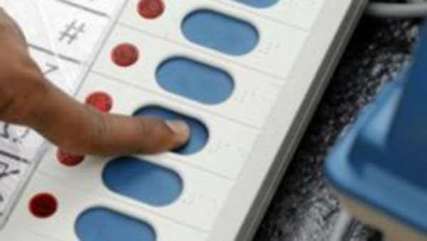 அடுக்கடுக்காக புகார் அடுக்கடுக்காக புகார்