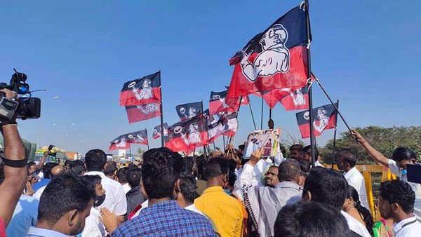 எதிர்ப்பு காட்டாத பாமக 