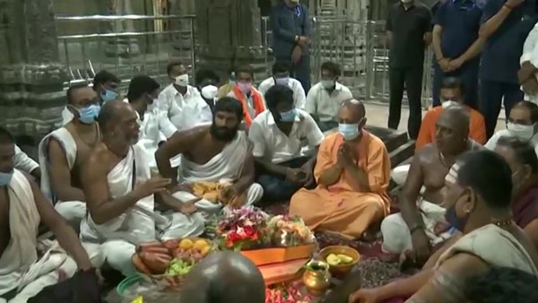 Uttar Pradesh CM Yogi Adityanath offers prayers at Sri Arulmigu Ramanathaswamy Temple 