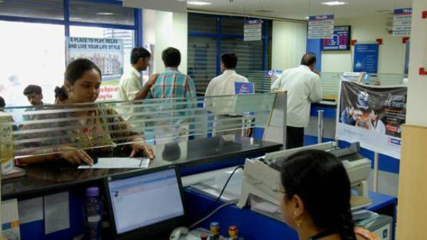 Bankers Association has said the service hours of banks have been reduced from tomorrow in tamilnadu Bankers Association has said the service hours of banks have been reduced from tomorrow in tamilnadu