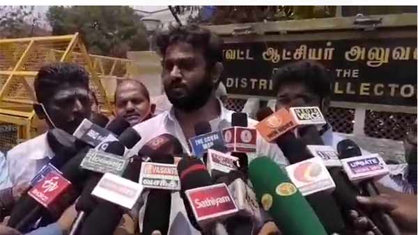 போலீஸ் அதிகாரிகள் 
