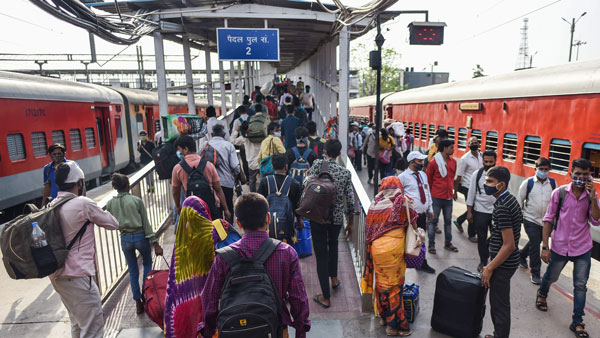 தடுப்பூசி போடும் பணி 