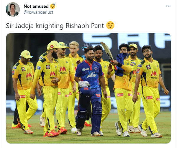 சிஎஸ்கே வீரர்களுக்கு முன்பாக